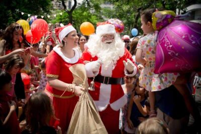 screenshot: A magia está no ar! Visita do Papai Noel anima o Natal das crianças