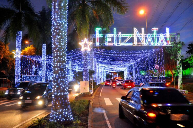 Vila de Luz drive-thru em Santo André terá visita do Papai Noel