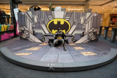 screenshot: Mundo de Gotham para as crianças! Parque do Batman, no Mooca Plaza, tem batcaverna, minibatmóvel e muito mais