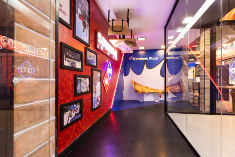 Domino’s Pizza inaugura primeira loja conceito com áreas instagramáveis
