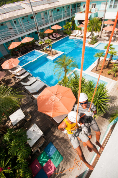screenshot: Hotel Port Louis, em Caraguatatuba, tem estrutura completa de lazer para famílias com crianças