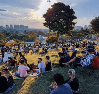 screenshot: Praça Pôr do Sol: ótimo passeio ao ar livre com crianças para ver um belo espetáculo da natureza