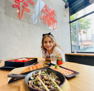 screenshot: Koa Food Market une mercado com produtos orientais e restaurante com espaço kids