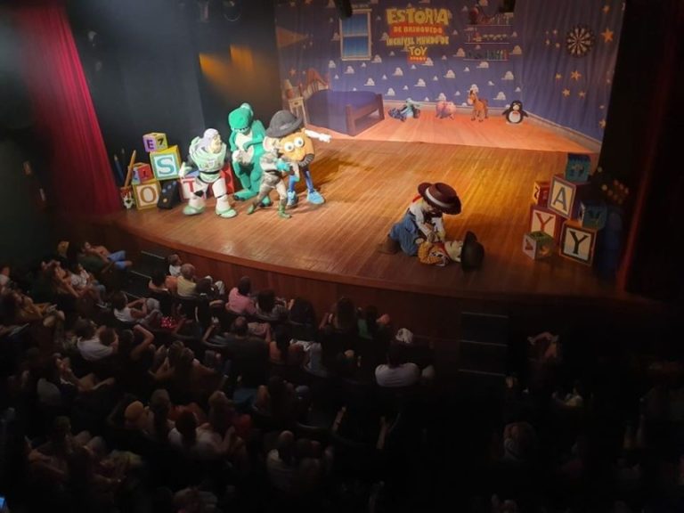 Com desconto! "Amigo Estou Aqui – Viva o incrível mundo de Toy Story" no Mansão Teatro Tatuapé