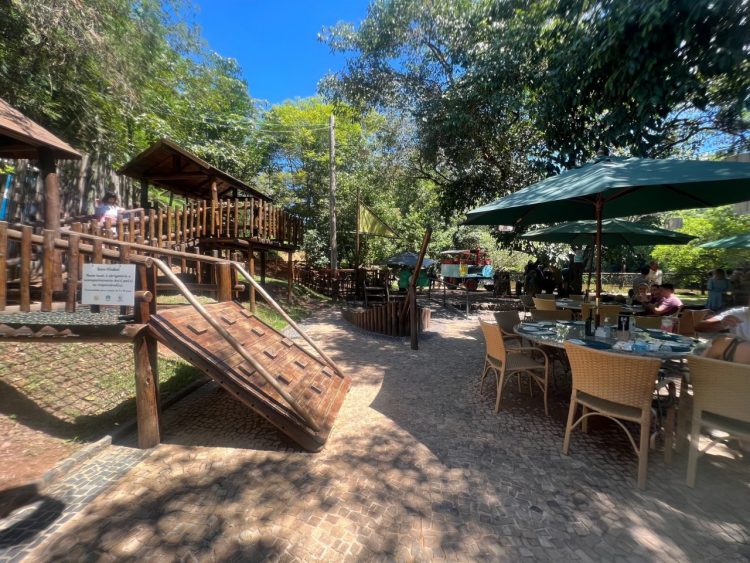 Vila Paraíso: restaurante com espaço kids e recreação em meio à natureza