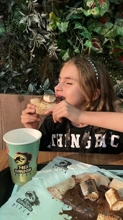 screenshot: T-Rex Kingdom Pizza: conheça o novo espaço do Jurassic Park Burger Restaurant