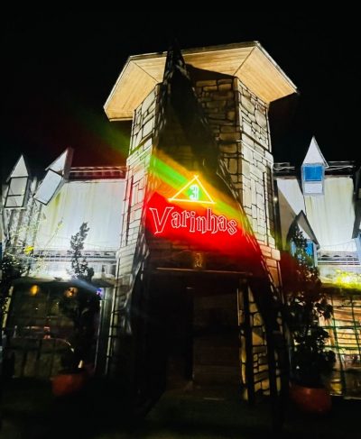 screenshot: Com temática do Harry Potter, restaurante 3 Varinhas é uma ótima opção em Campos do Jordão