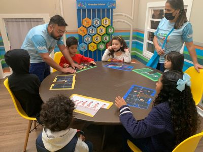 screenshot: GRATUITO! Inspirada na série do Gloob, Escola de Gênios chega ao Raposo Shopping