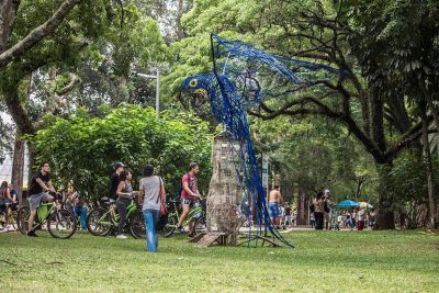screenshot: Parque Mundo das Crianças recebe exposição de arte ao redor da Casa da Árvore
