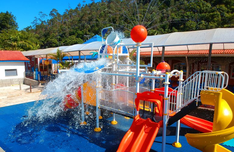 Diversão aquática! Confira nossa lista de parques aquáticos para se divertir com as crianças