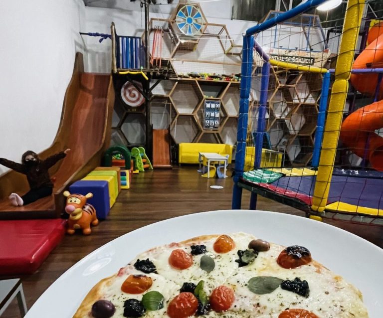 Super Pizza - Que tal fazer a festa do seu filho na Unidade Farol da Super  Pizza? Parquinho completo para até 35 crianças. Entre em contato e saiba  mais! #kids #festa #parquinho #