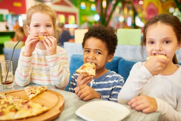 Confira 11 Pizzarias com Espaço Kids em SP para diversão em família