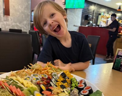 screenshot: Restaurante japonês com espaço kids! Temakeria Santana inaugura área para crianças