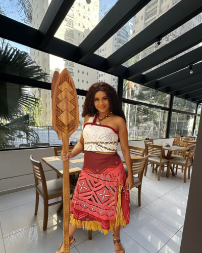screenshot: COM DESCONTO! Brunch de Carnaval encanta os pequenos com princesas e Homem-Aranha