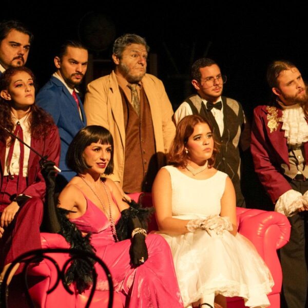 screenshot: COM DESCONTO! Espetáculo interativo inspirado no jogo Detetive faz apresentação no Teatro Bibi Ferreira