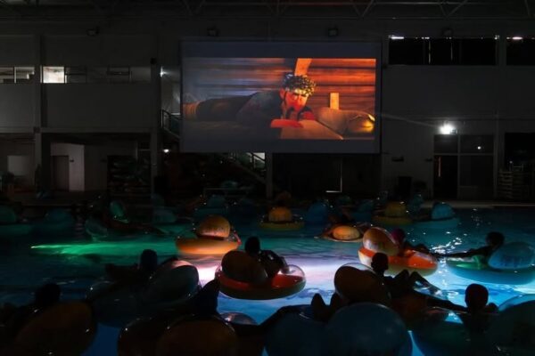 screenshot: Cinema na piscina: Sesc Vila Mariana exibe filmes dentro d’água em festival inédito em SP
