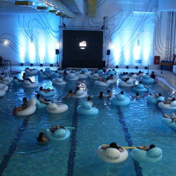 screenshot: Piscine Sesc Vila Mariana promove sessões de cinema dentro da piscina com entrada gratuita