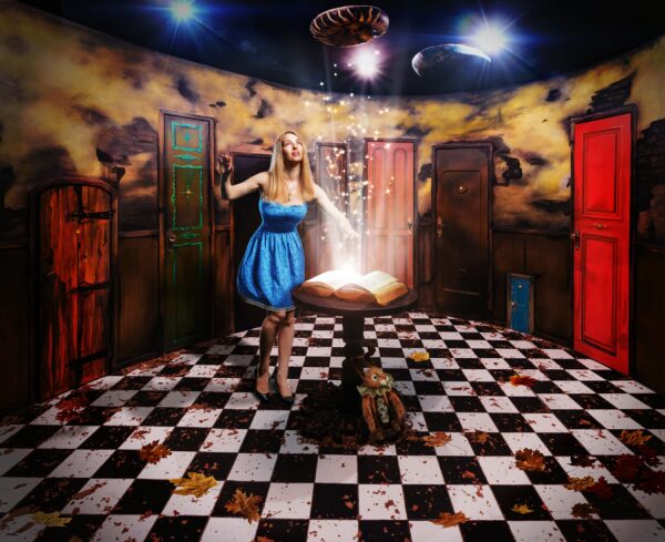 screenshot: Escape Club promove jantar temático e jogo imersivo de Alice no País das Maravilhas em São Paulo