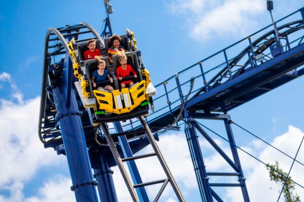 screenshot: Descubra tudo sobre a Legoland Flórida, onde a magia dos blocos LEGO ganha vida