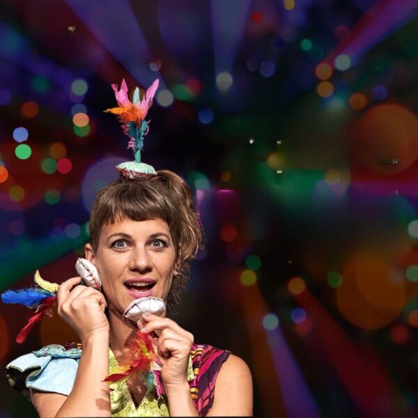 screenshot: COM DESCONTO! Cris Barulins apresenta “Planeta Peteca” no Teatro Frei Caneca com espetáculo musical para crianças