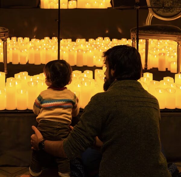 screenshot: Candlelight Babies: um concerto à luz de velas pensado para os bebês